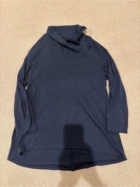 Southcott Navy Cowl Neck High Low Tunic Top Size 1 Made in USA

Description